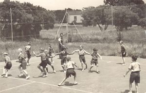 1941-Primary-class-St.-Augustines-tennis-courts